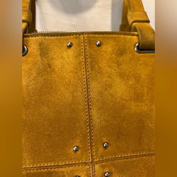 TOD’S Quilted Classic Leather Silver-Studded Bucket Bag in Mustard - Picture 3 of 16